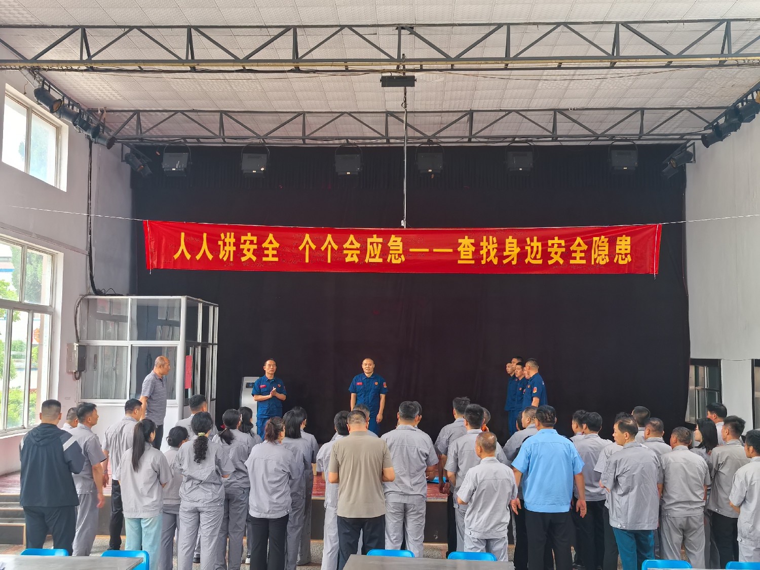 級索煤礦開展應(yīng)急救護(hù)知識(shí)培訓(xùn)